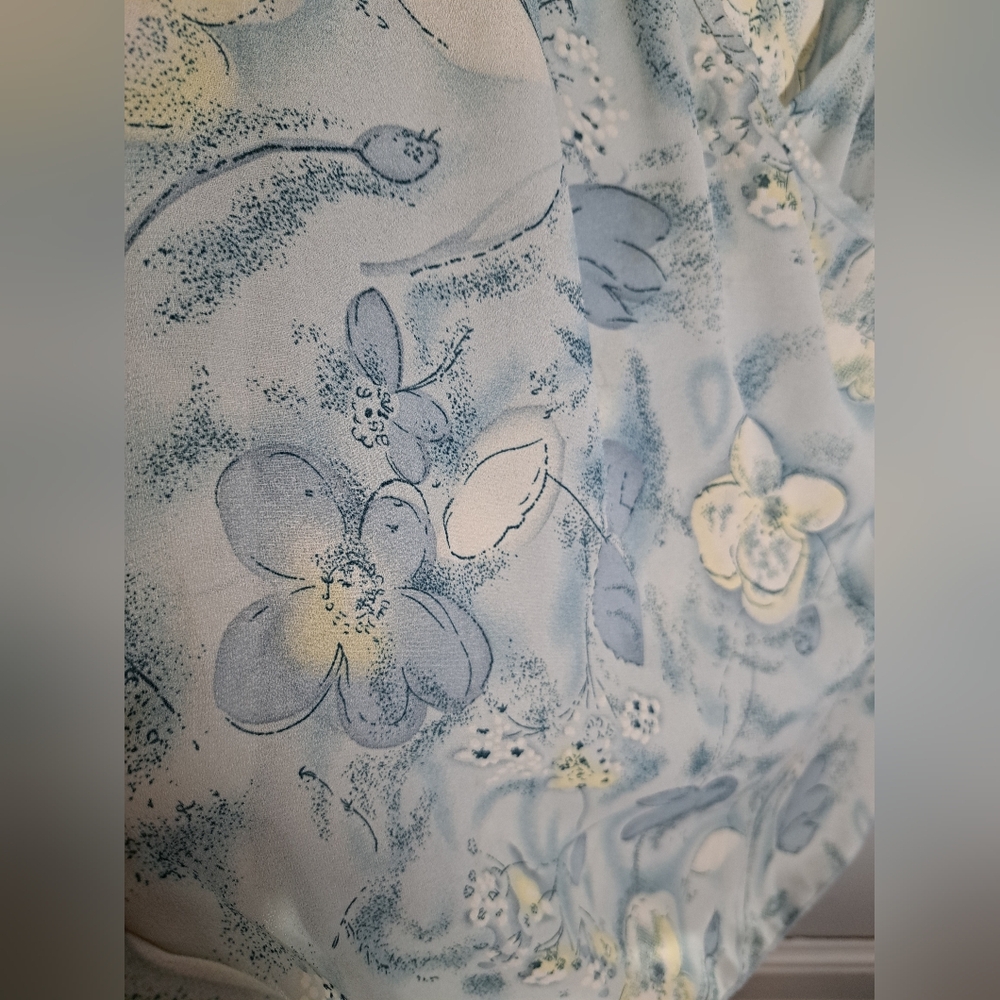 East West Vintage Baby Blue Floral Flowy Top Size Large Cross Front 3/4 Sleeve - Picture 6 of 10